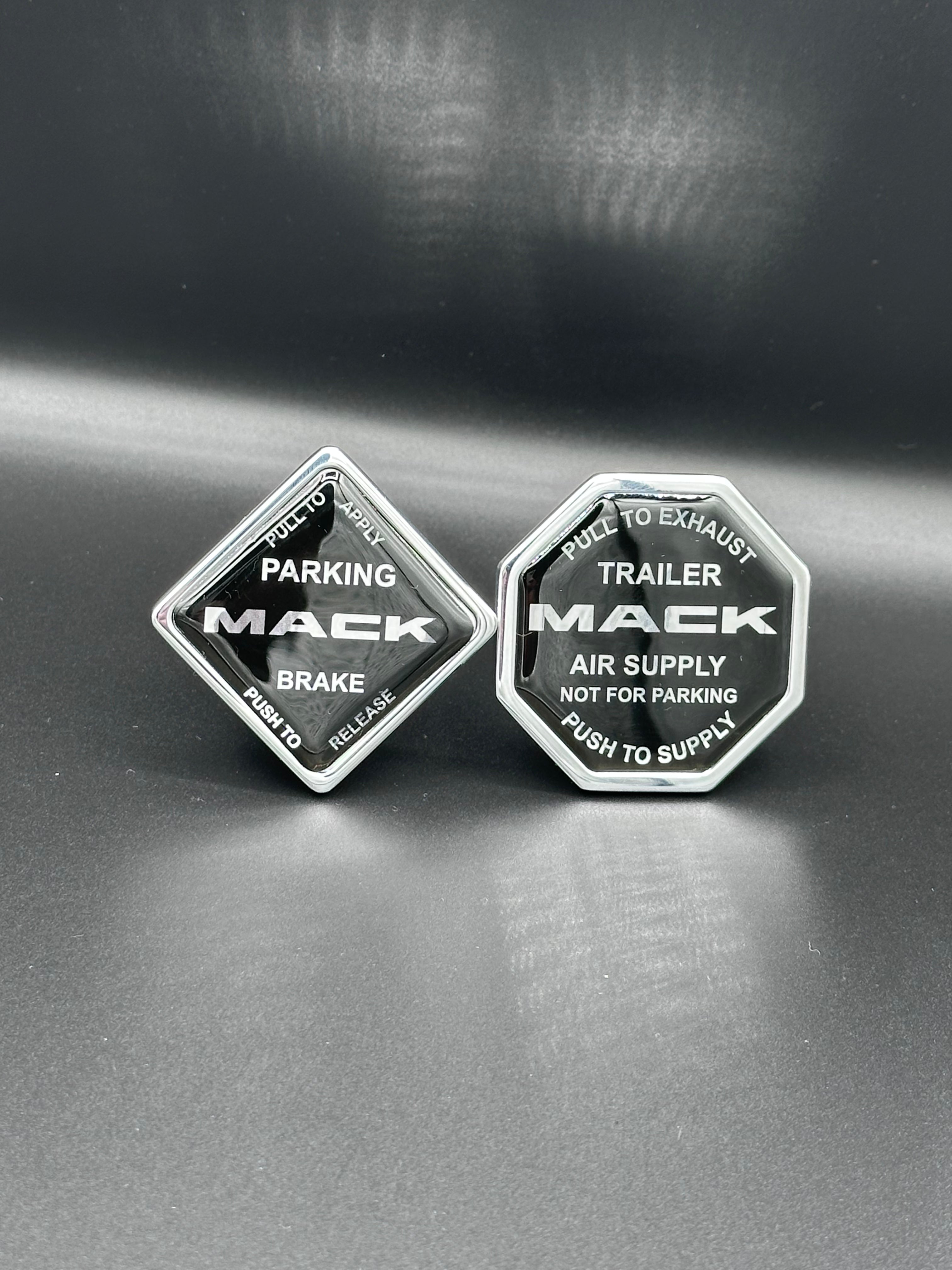 Black Mack Maxi Knob Set (2 pieces)