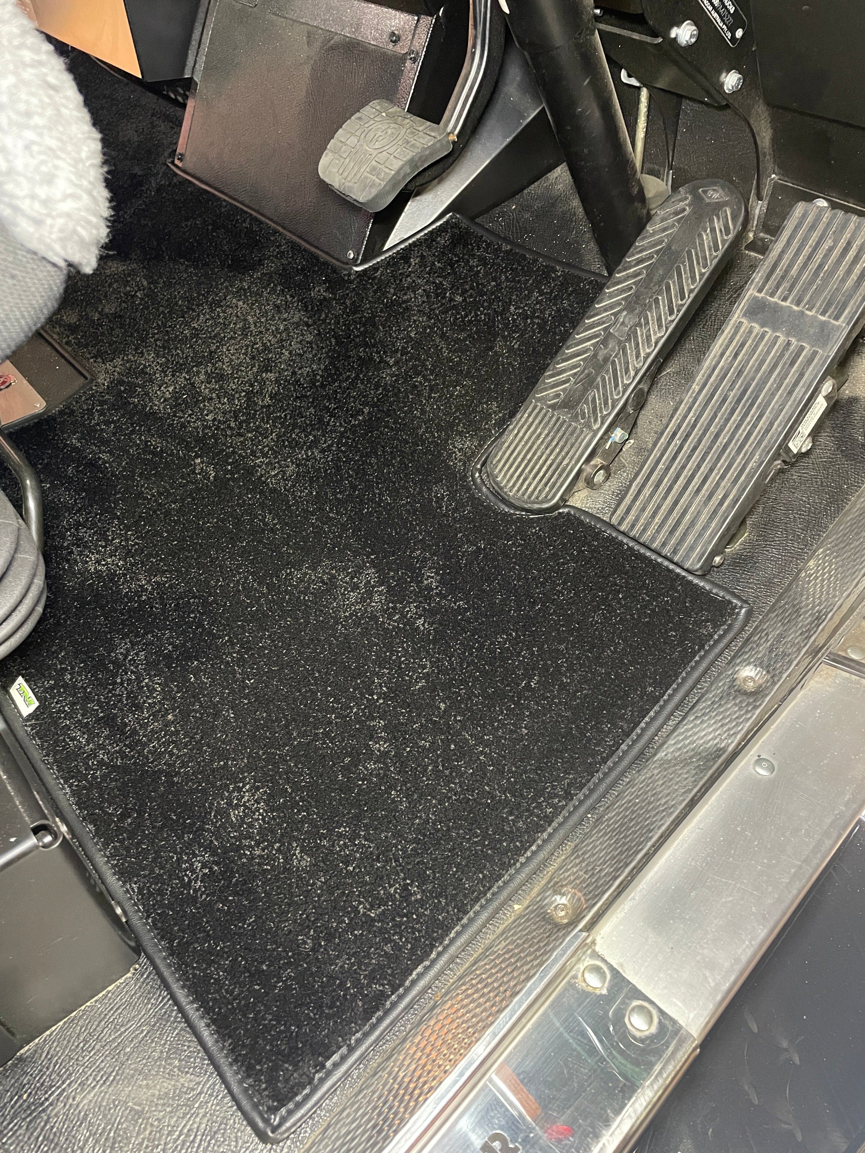 Carpet Mats to Suit T909