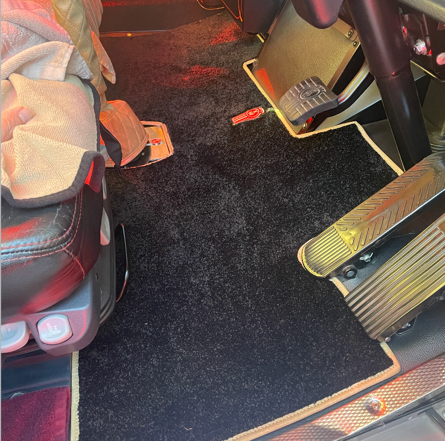 Carpet Mats to Suit T909